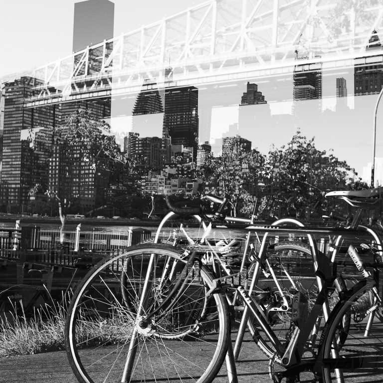 New-York-Oniric-Skyline-&-bikes